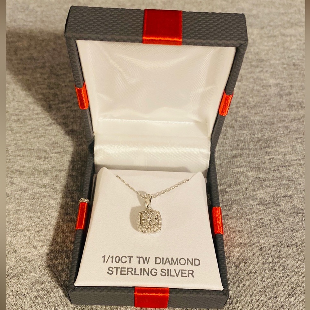 Brand New 1/10CT TW Pendant and Sterling Silver 18” Necklace in Gift Box